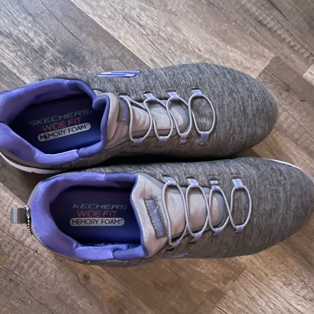 Sketchers memory foam wide fit 91/2